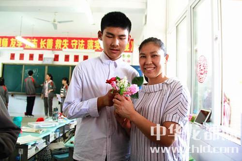 母親節(jié)，周口高中生這樣過(guò)！