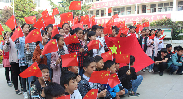 鄲城縣社會(huì)各界開(kāi)展“中國(guó)紅慶國(guó)慶”慶?；顒?dòng)