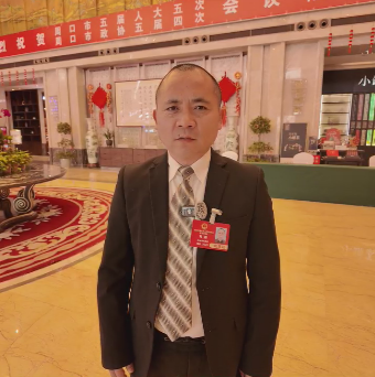 讓每個(gè)孩子身上有汗，眼里有光，一生向陽(yáng)